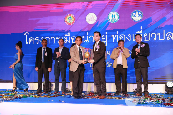 申龙客车:驰骋在泰国风景里的中国元素 申龙客车:驰骋在泰国风景里的中国元素