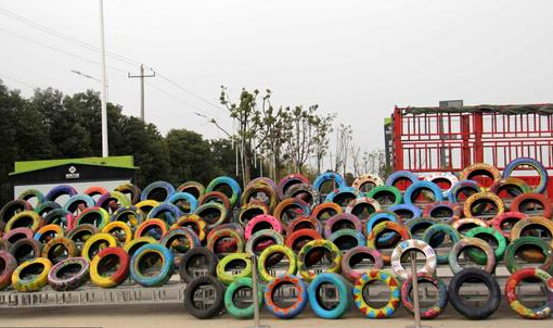 报废轮胎再利用，变身安徽芜湖市街景