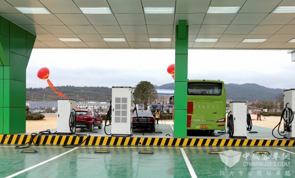 通车典礼现场试充福田欧辉新能源客车