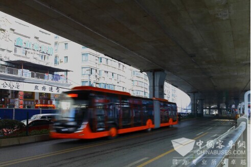 有一种颜色叫“扬子江红”