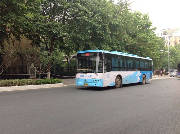 南京：新增公交专用道，试运营有轨电车