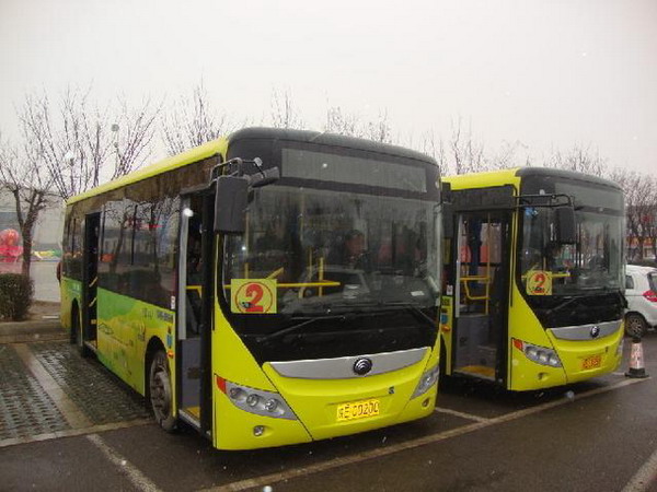 陕西华阴：纯电动公交车上线，实现污染“零排放”