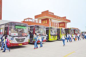 陕西渭南：初级中学投用新型纯电动公交车