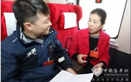 两会代表王曼利：公交人为行业谏言