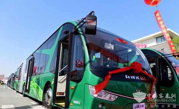 安凯子弹头造型的超长BRT公交即将亮相合肥街头