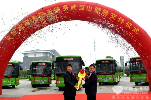 “乘安凯客车 赏武当美景” 