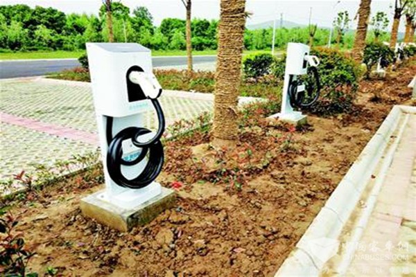 湖北襄阳：2017年底将建成千余个充电桩