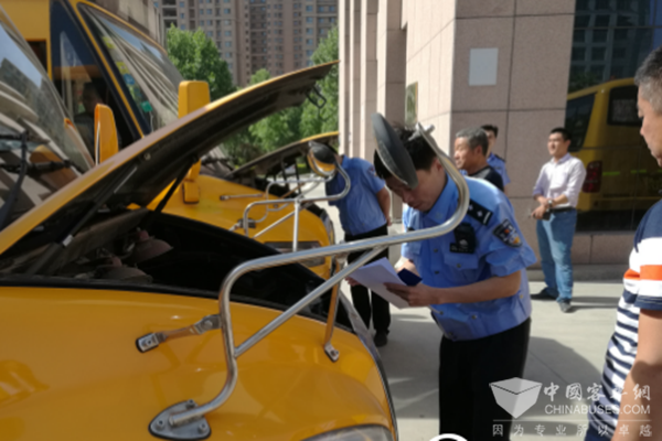 山东临邑：开展校车安全专项集中整治行动