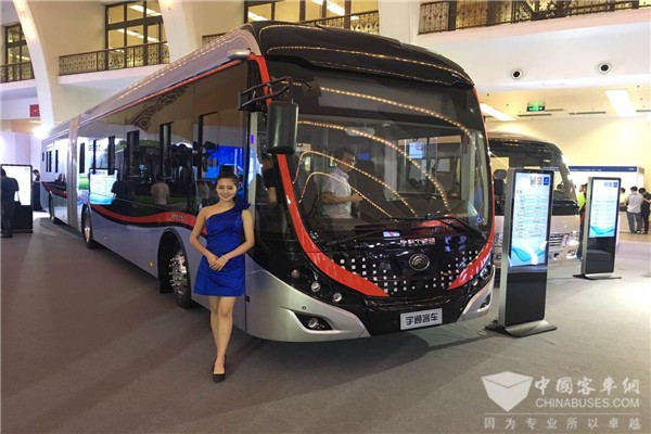 宇通客车携智能化与高端化产品亮相2017道路运输车辆展