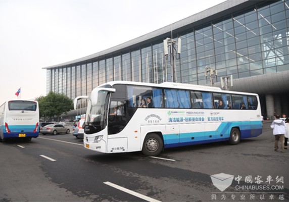 运行在“清洁能源•创新使命”峰会的福田欧辉客车