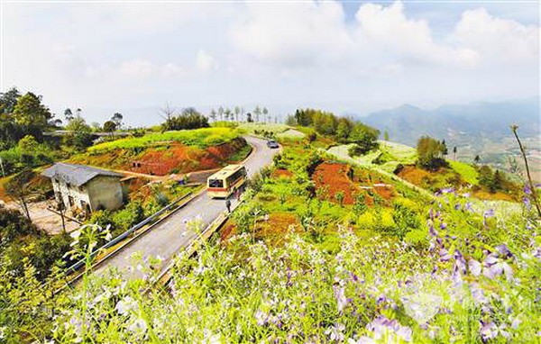 重庆：客运车开到农民家门口 94.4%行政村通客车