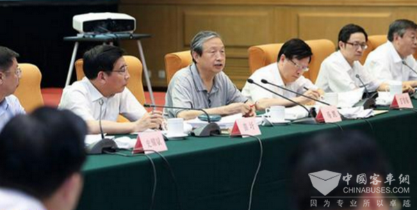 马凯：统筹规划 创新发展 推动新能源汽车产业做优做强