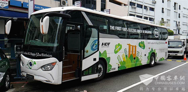 新加坡喜迎首台纯电动旅游巴士，比亚迪助力狮城国庆绿色行