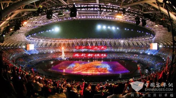 金龙汽车集团倾情服务第十三届全国运动会