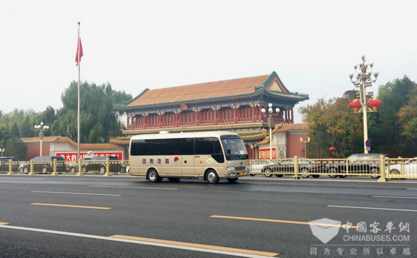 宇通初心铸T7，圆满服务十九大