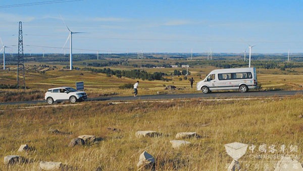 (七彩书屋公益微电影《一路同行》片花)