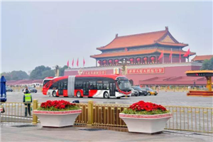 银隆新能源18米纯电动在北京长安街正式运营