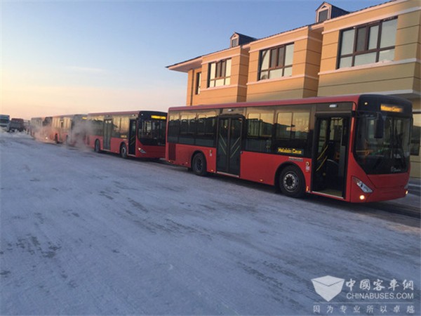 新年迎来“中国红”，俄罗斯喜迎中通公交车