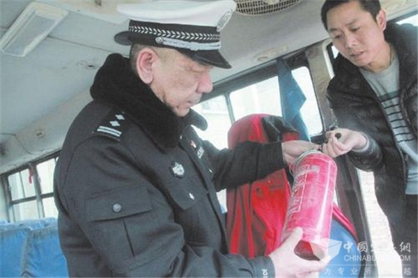 山西浑源：开展校车“体检”活动