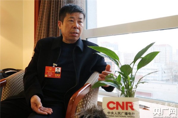 人大代表李祥斌：推广电动公交车需攻克“续航”及“充电桩”两大难题