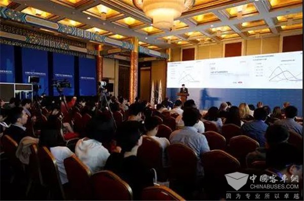 第一届“中德汽车产业创新发展论坛”对话微宏