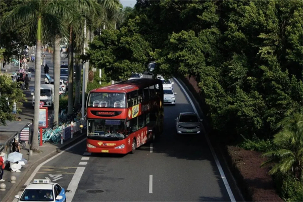 五一小长假旅游热持续 看金龙客车如何带旅客游山玩水