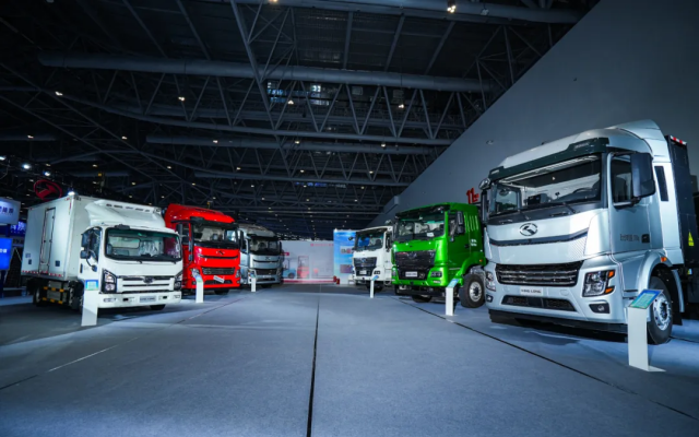 金龙铸就国际知名高价值品牌 再度闪耀上海世博展览馆