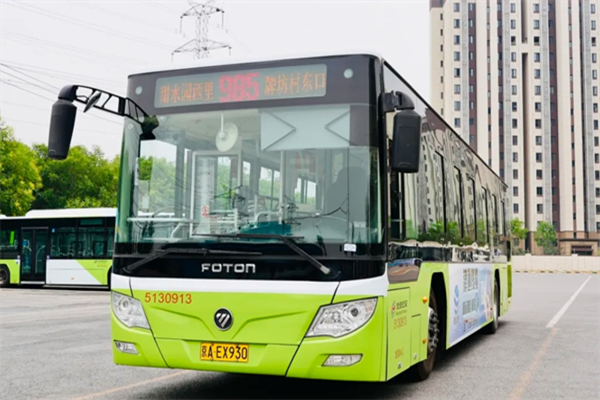 北京985路欧辉客车“高考祝福”主题车厢正式运营，祝莘莘学子旗开得胜！