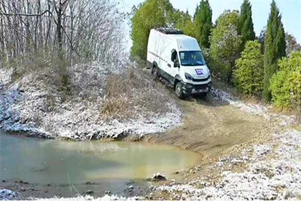 越野先锋，依维柯助力军警快速响应