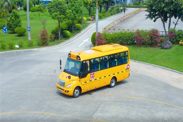 金龙校车荣耀驶入新疆昌吉，闽新两地携手并进、共筑梦想!