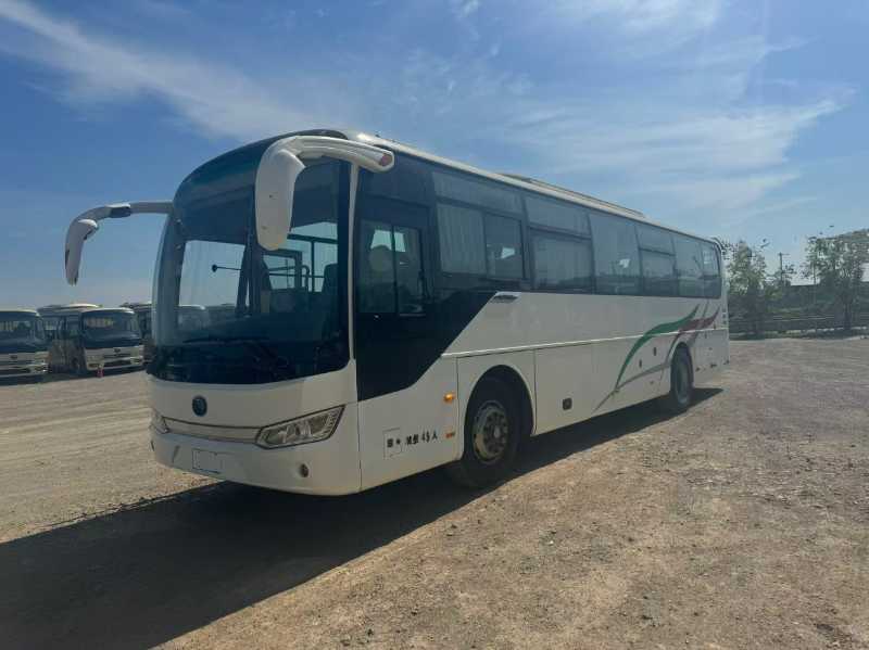 2014年7月 同款两台国四49座非营运宇通6115客车