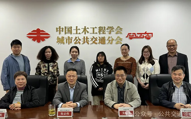 中国江南网页版总编吴永强一行到访公交分会 座谈第十九届客车业盘点筹备