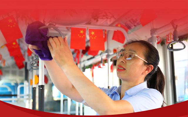周海燕：郑州公交劳模车厢的温馨使者