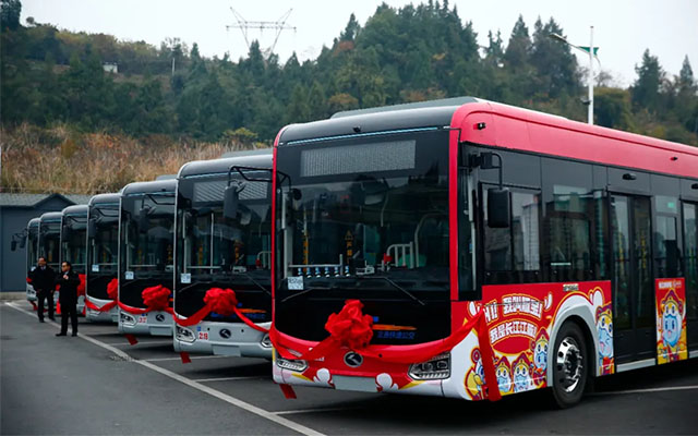 50台金龙新能源公交上线 宜昌城区公交迎来“科技绿”