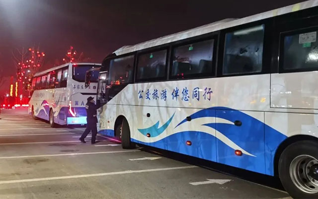 石家庄公交应对跨年夜大考 提升大型活动保障能力