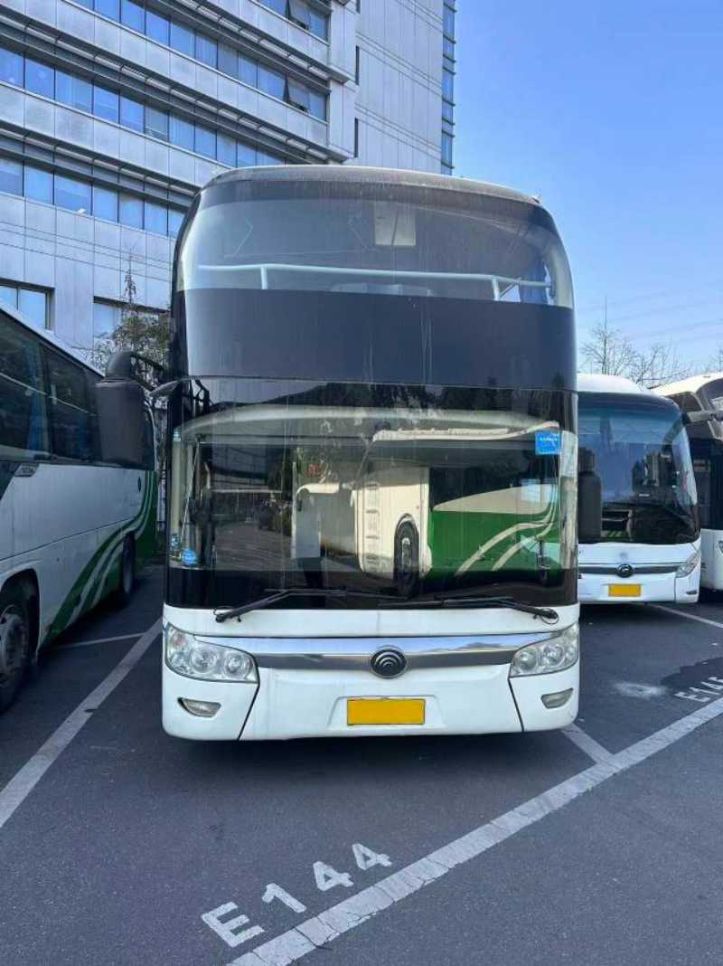 一层半39座2+1国五宇通6126旅游车
