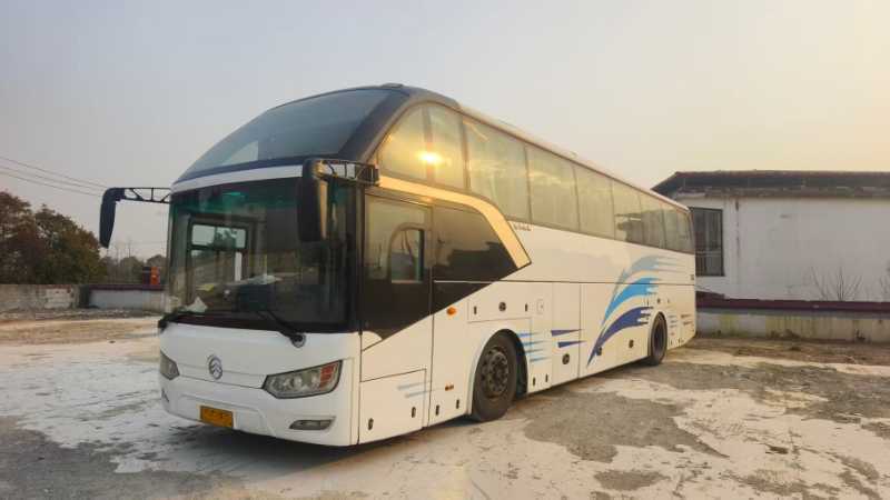 2015年上牌12米50座金旅6122气囊暖气营运车