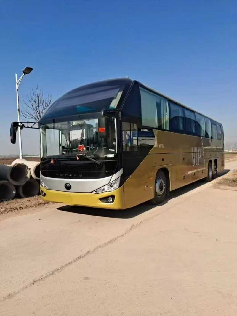 2021年6月上牌两台国五56座后吊轮宇通6137旅游车