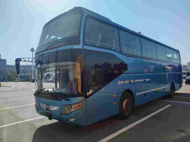 2014年9月上牌同款两台12米55座双档一层半国四宇通6126营运车