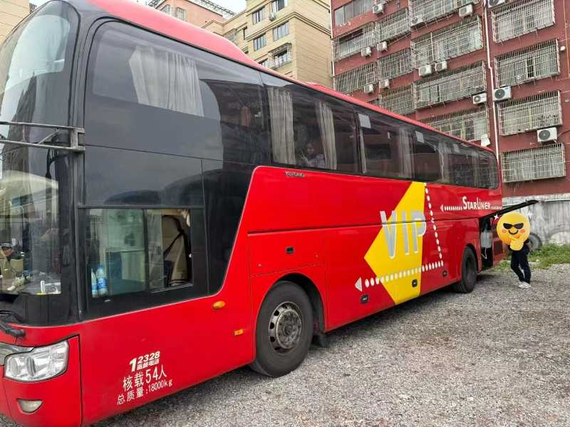 2017年4月上牌国五12米54座宇通6126气囊中门车