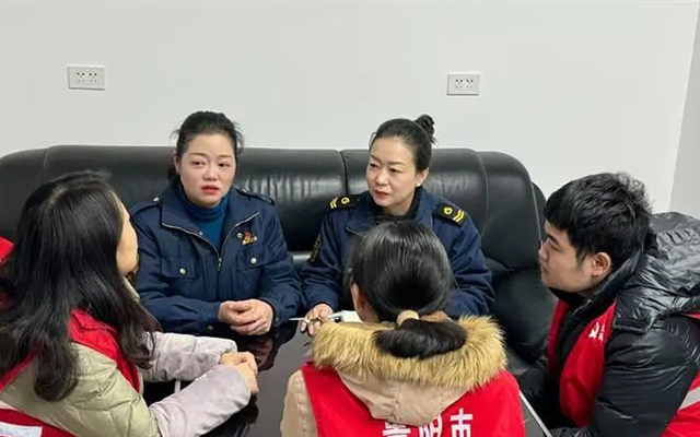 廖莎:把两会“好声音”带到公交基层一线