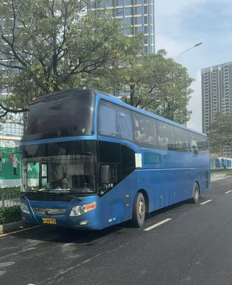 2015年7月上牌粤牌55座有司机睡仓宇通6126气囊营运车