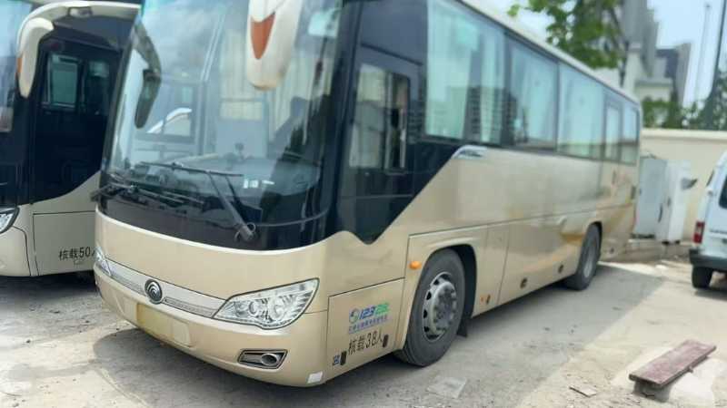 2019年11月上牌国五38座宇通6906气囊旅游车