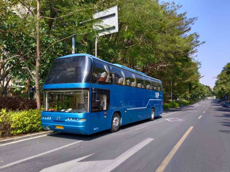 2017年上牌39座半卧国四有司机卧铺大汉6128旅游车