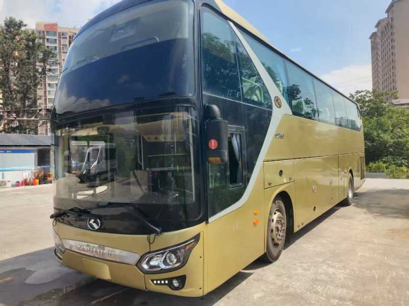 2016年5月上牌一层半39座国四金龙6119气囊中门车