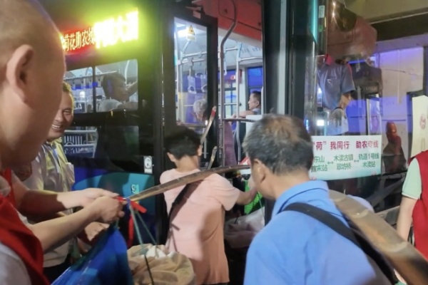 央视报道：海格客车蔚蓝公交“荷花专线”火出圈！