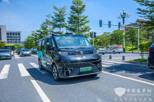 文远知行全新量产Robotaxi GXR全面接入黄埔 24小时纯无人运营