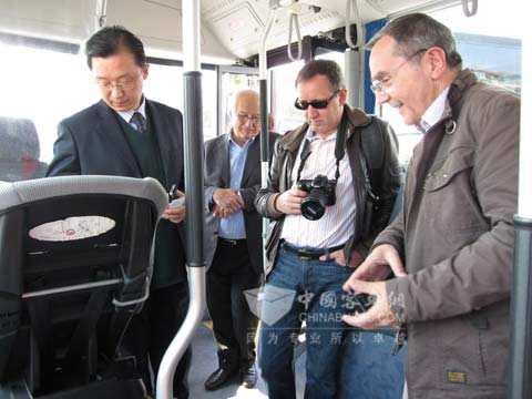 参观安凯纯电动客车