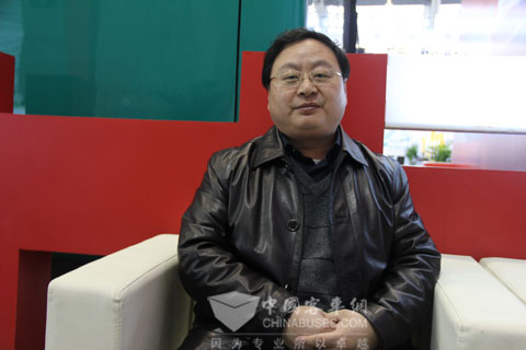 江淮商用车客车底盘营销公司张忠总经理在接受江南网页版记者采访