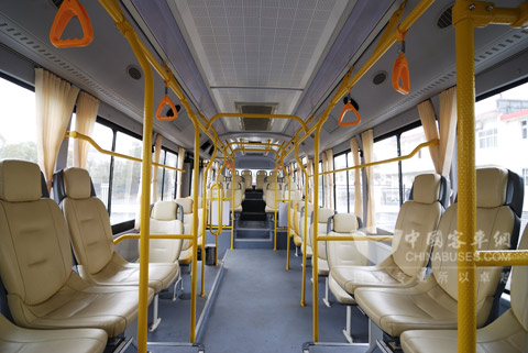扬子江WG6120PHEVAA型混合动力客车宽畅的车内空间
